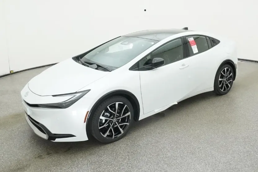 2025 Toyota Prius XSE Plug-in Hybrid photo 1
