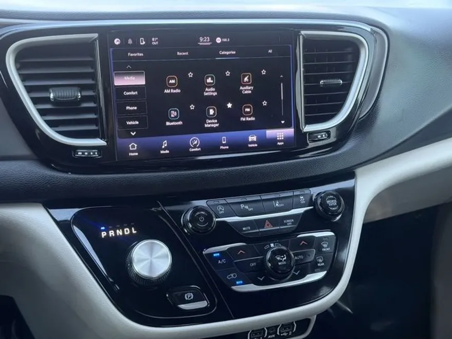 2023 Chrysler Pacifica Hybrid Touring L photo 1