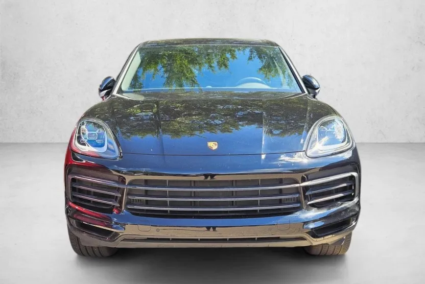 2022 Porsche Cayenne S photo 1