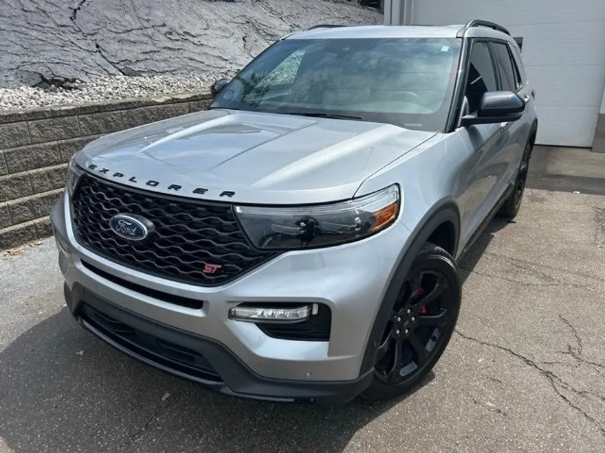 2022 Ford Explorer ST photo 1
