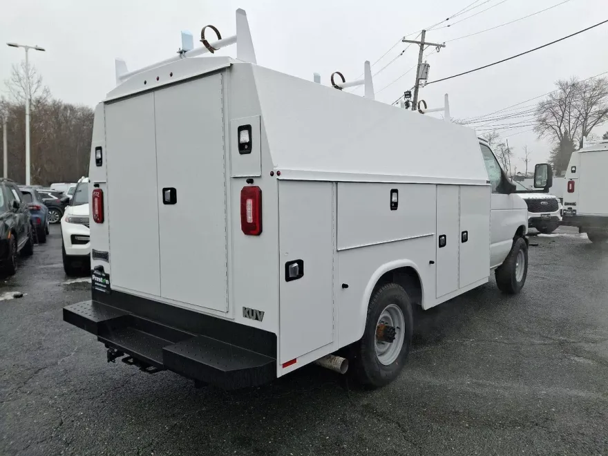 2025 Ford E-350 Base photo 1