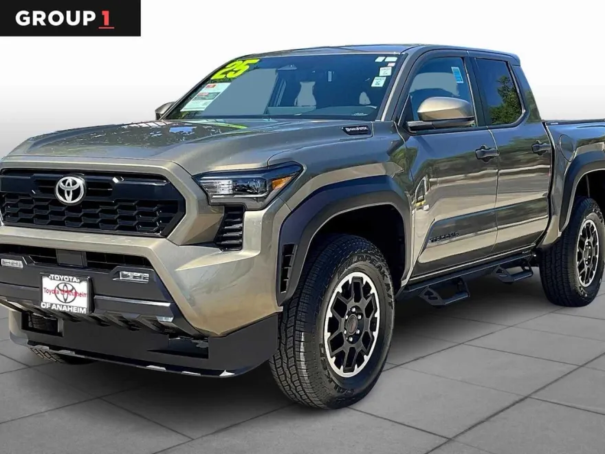 2025 Toyota Tacoma TRD photo 1