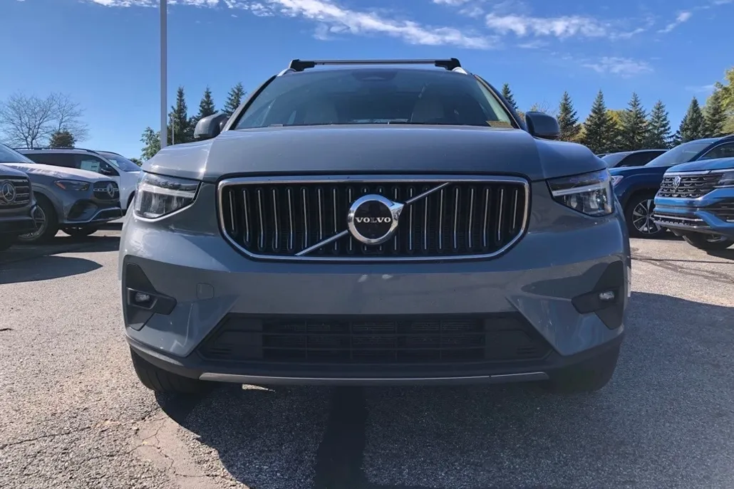 2023 Volvo XC40 AWD Ultimate photo 1