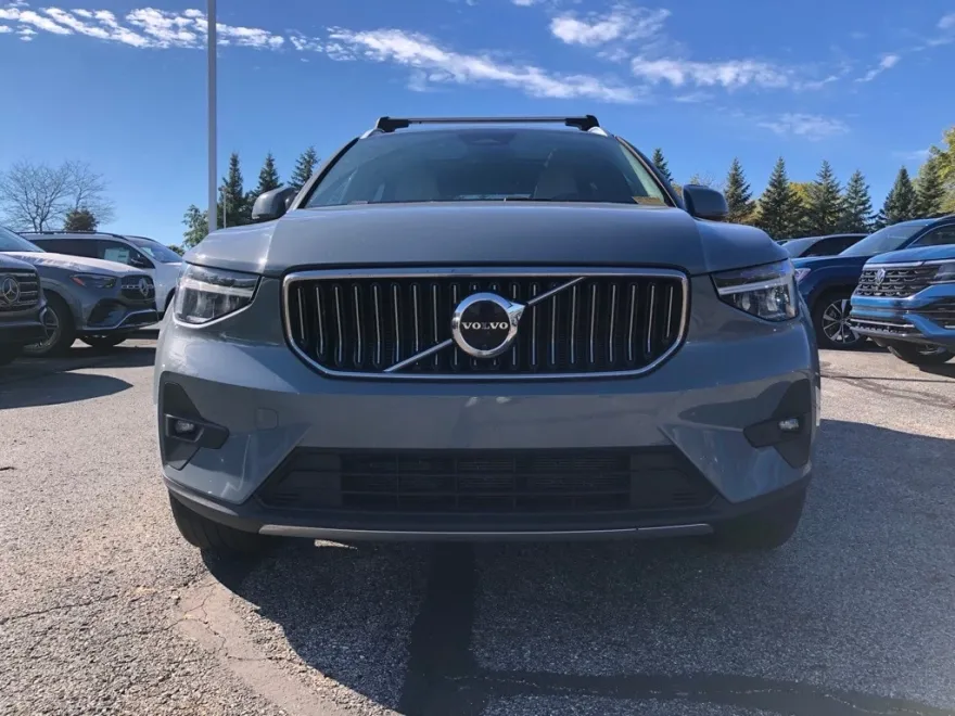 2023 Volvo XC40 AWD Ultimate photo 1