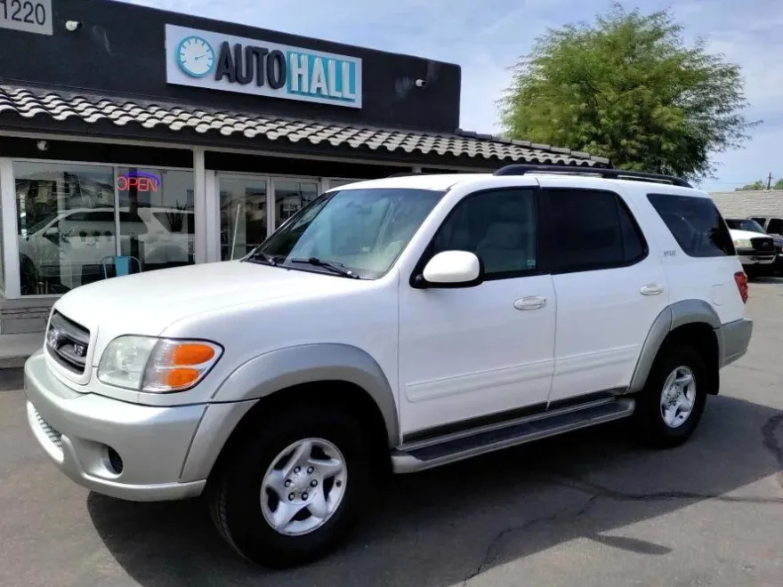 2002 Toyota Sequoia SR5 photo 1