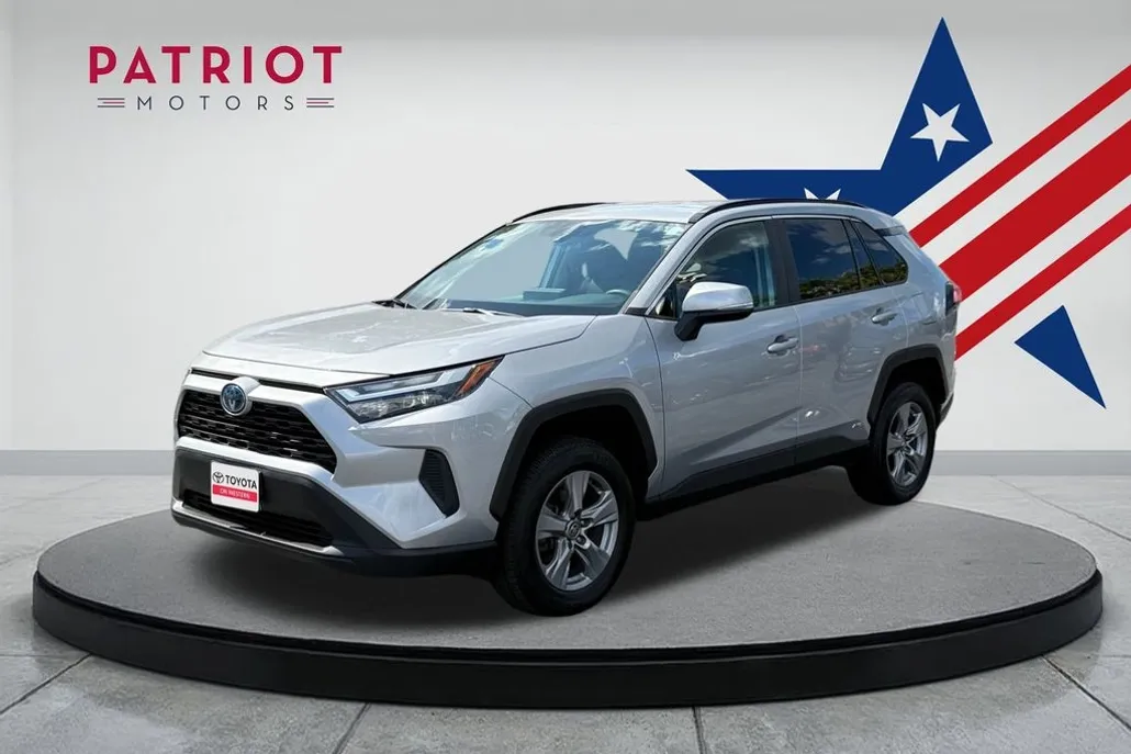 2022 Toyota RAV4 Hybrid XLE photo 1