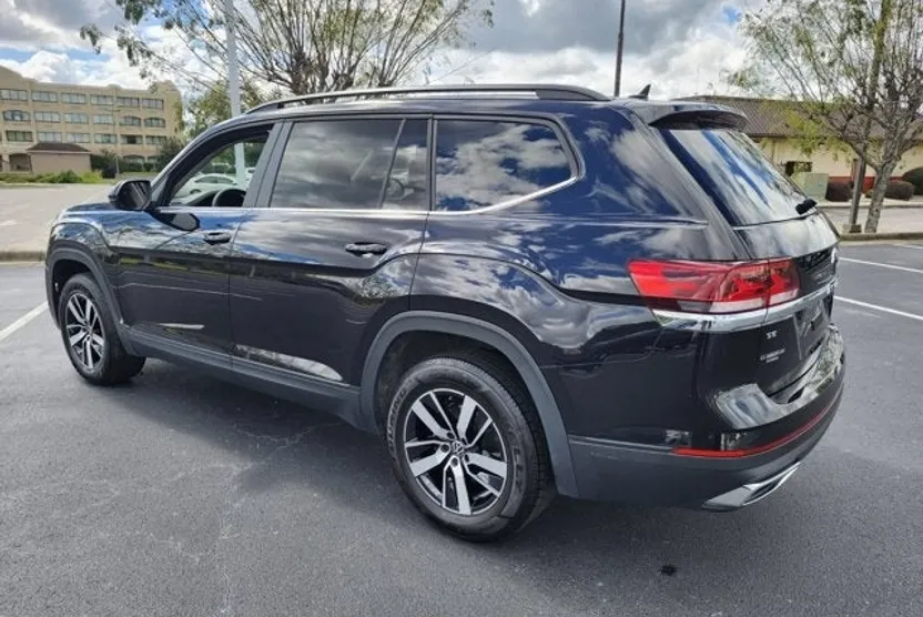 2023 Volkswagen Atlas SE photo 1