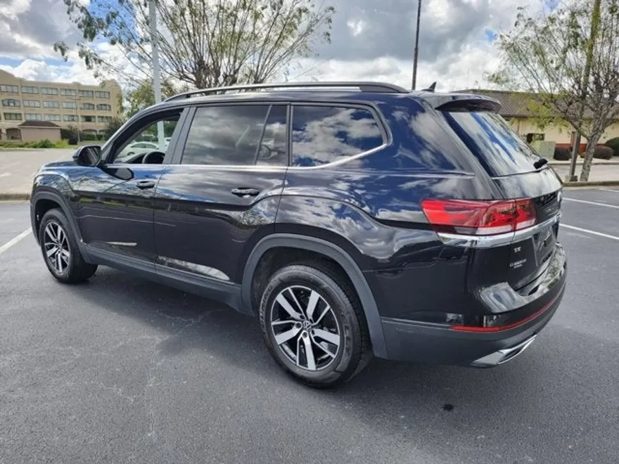 2023 Volkswagen Atlas SE photo 1
