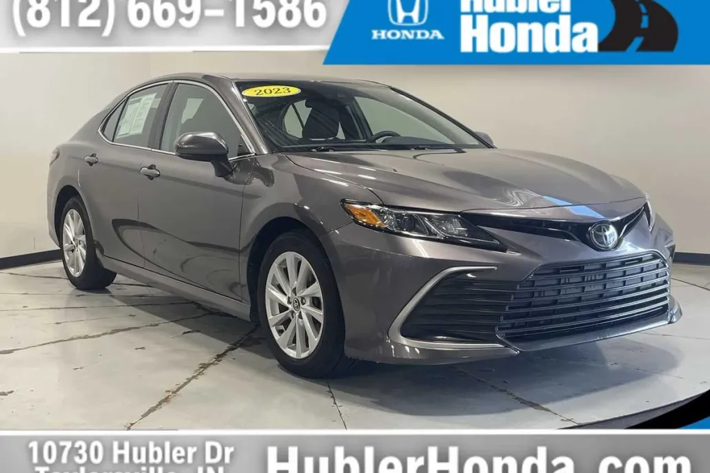 2023 Toyota Camry LE photo 1