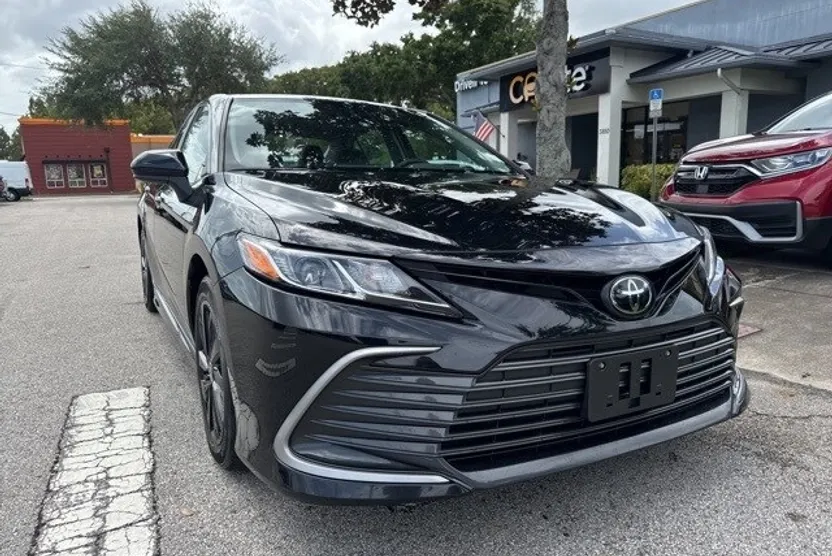 2023 Toyota Camry LE photo 1