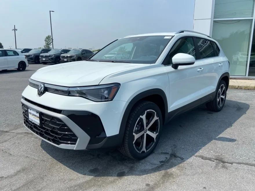 2025 Volkswagen Taos SEL photo 1