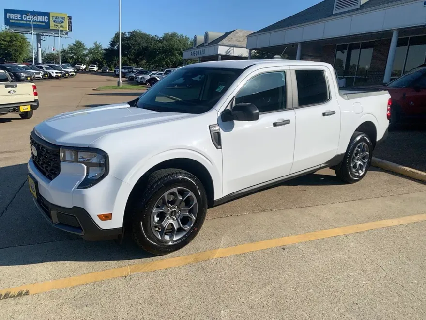 2025 Ford Maverick XLT photo 1