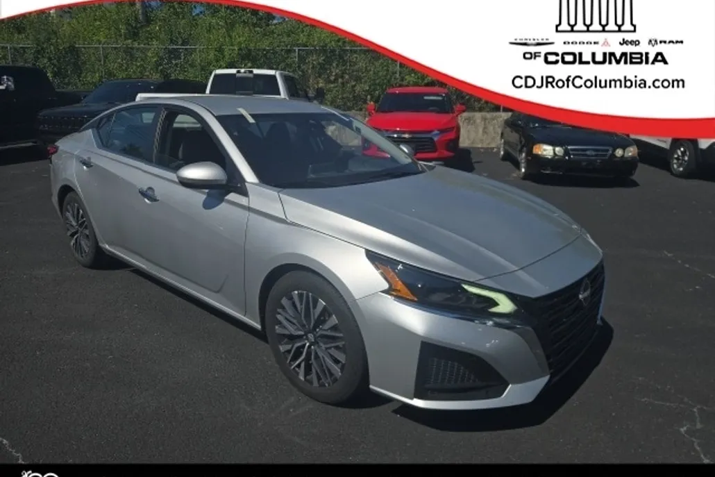 2023 Nissan Altima 2.5 SV photo 1