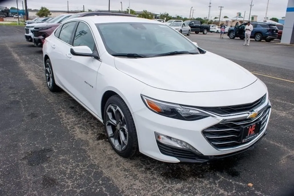 2023 Chevrolet Malibu 1LT photo 1