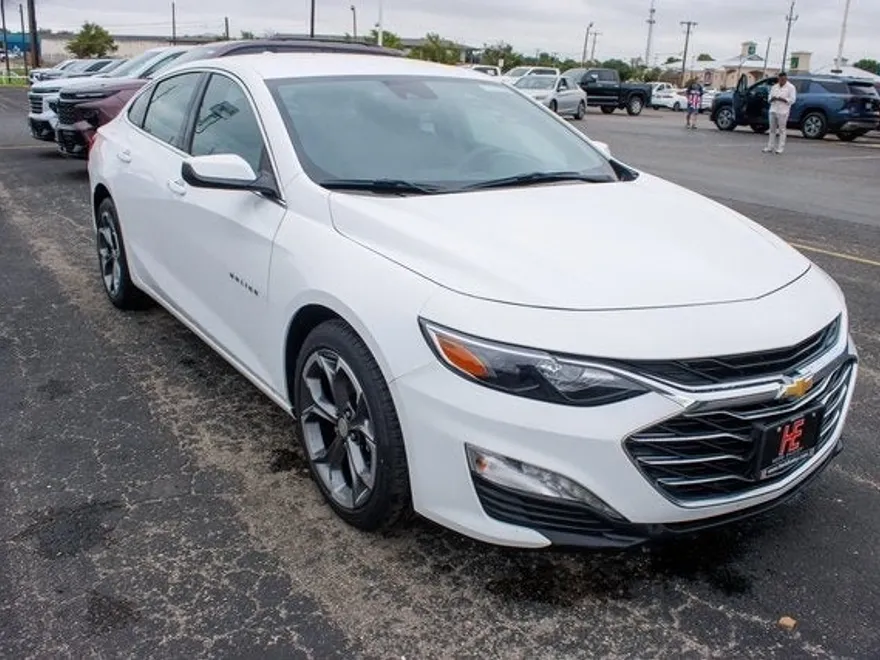 2023 Chevrolet Malibu 1LT photo 1