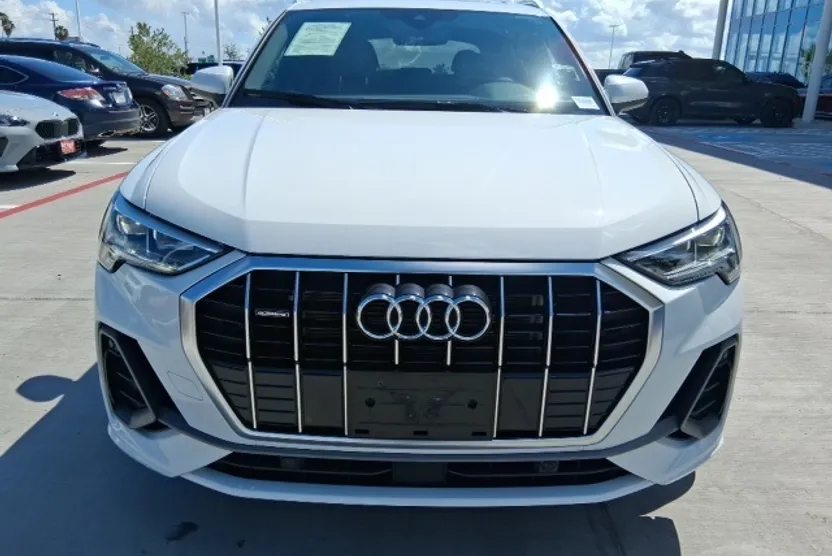 2024 Audi Q3 S line Premium photo 1