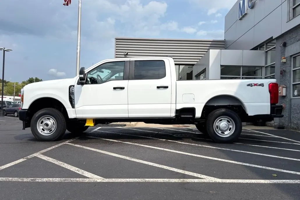 2025 Ford F-250 XL photo 1