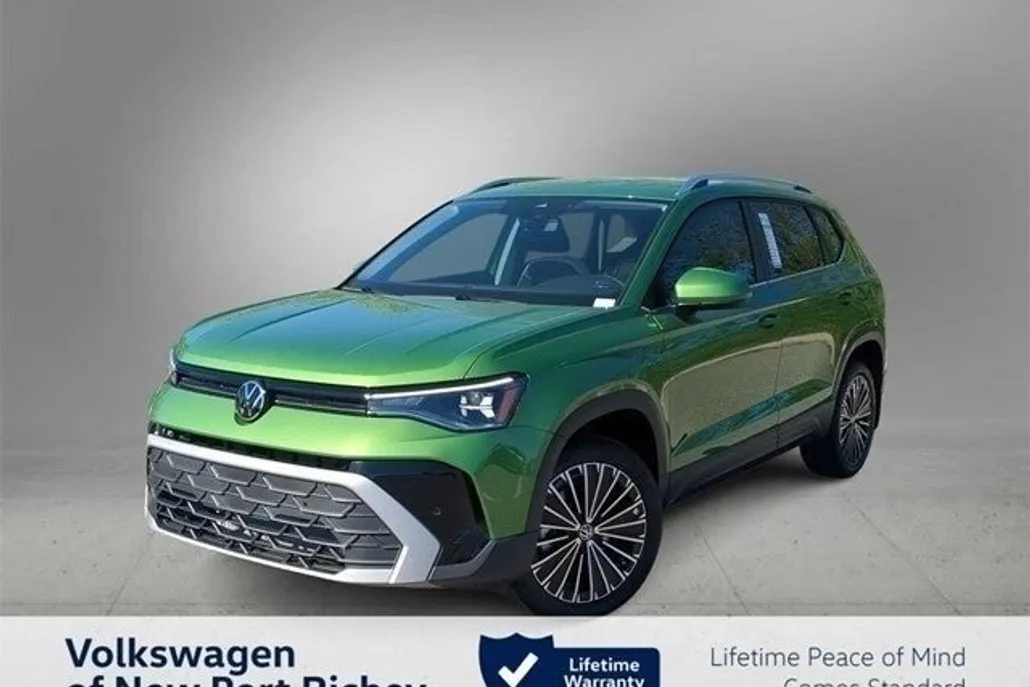 2025 Volkswagen Taos SE photo 1
