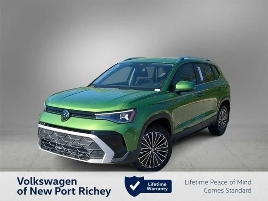 2025 Volkswagen Taos SE photo 1