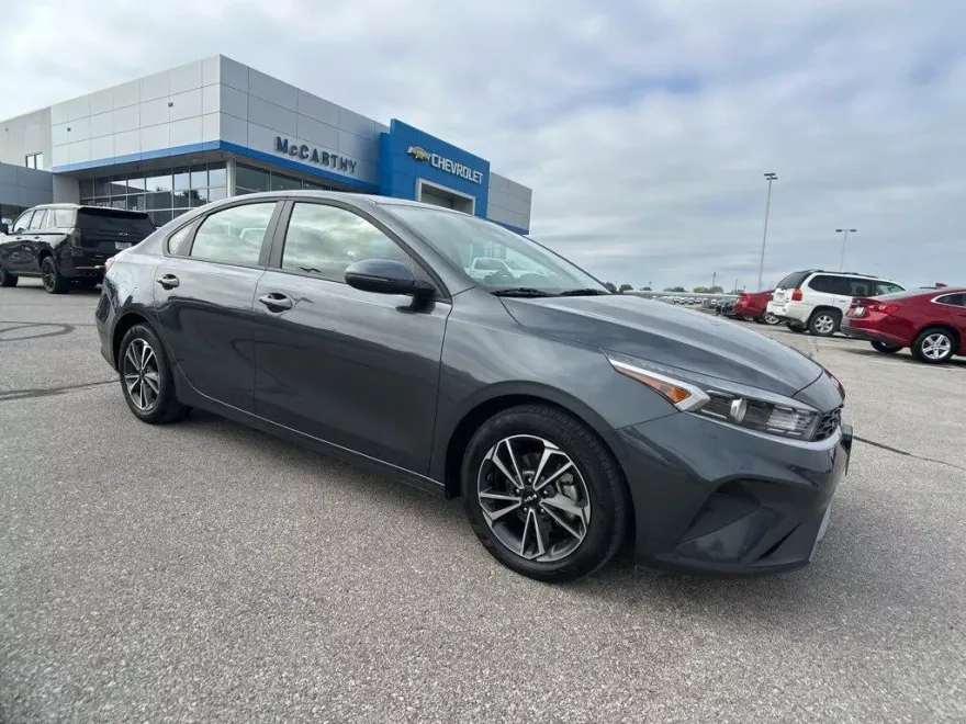 2024 Kia Forte LXS photo 1