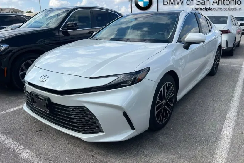 2025 Toyota Camry XLE photo 1
