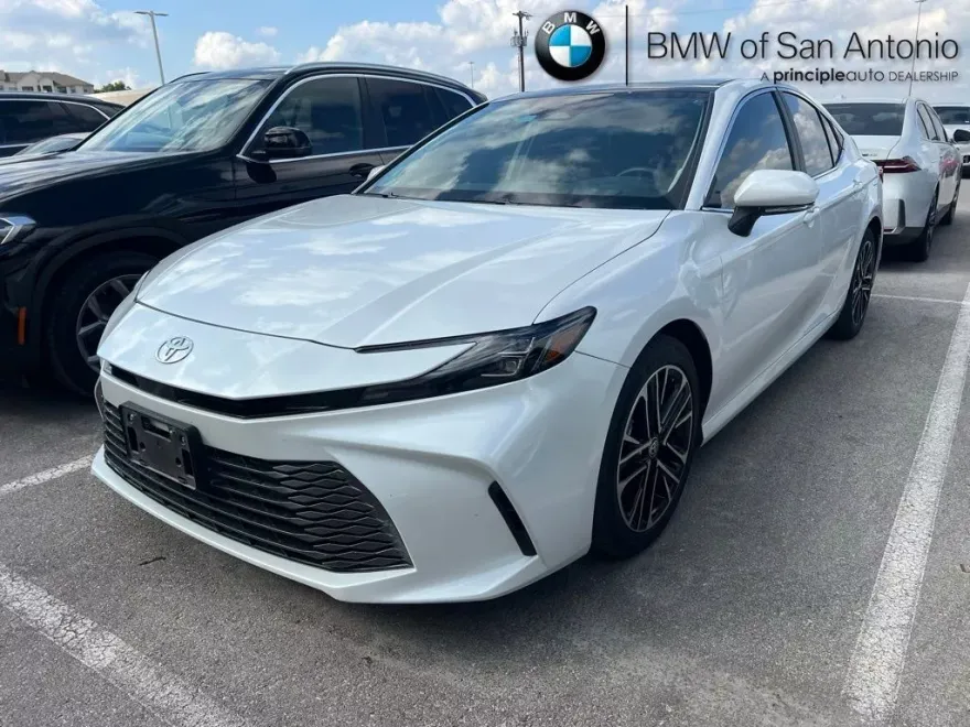 2025 Toyota Camry XLE photo 1