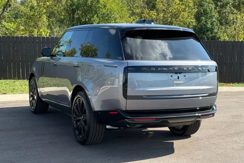 2025 Land Rover Range Rover SE photo 1