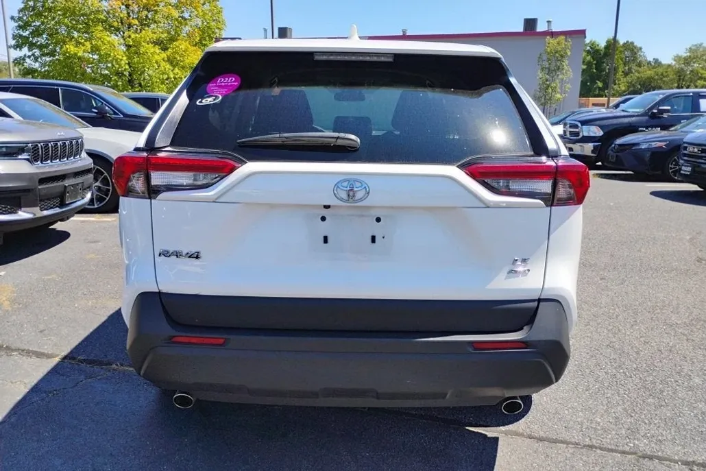 2024 Toyota RAV4 LE photo 1