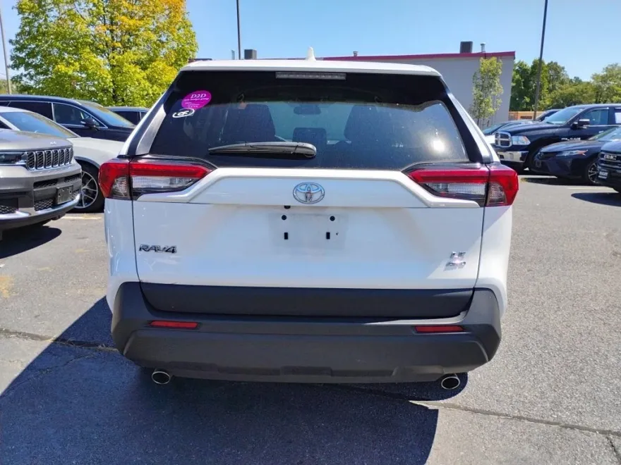 2024 Toyota RAV4 LE photo 1