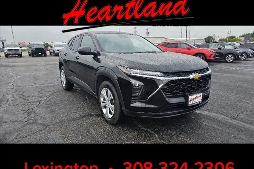 2025 Chevrolet Trax LS photo 1