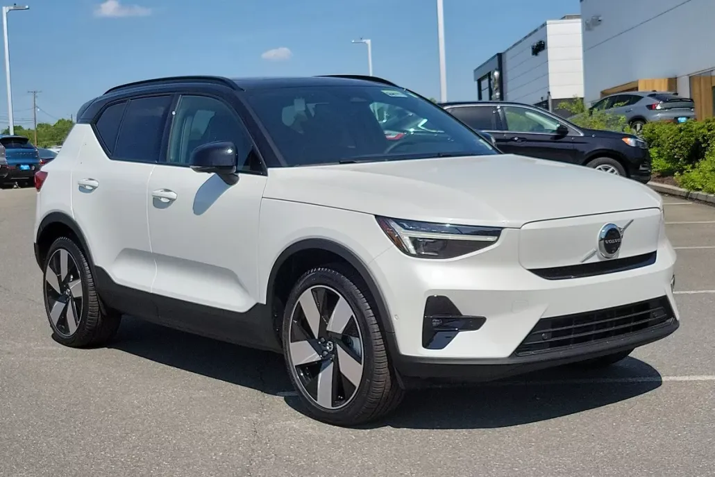 2024 Volvo XC40 Recharge Plus photo 1