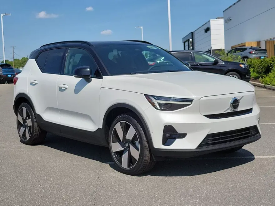 2024 Volvo XC40 Recharge Plus photo 1