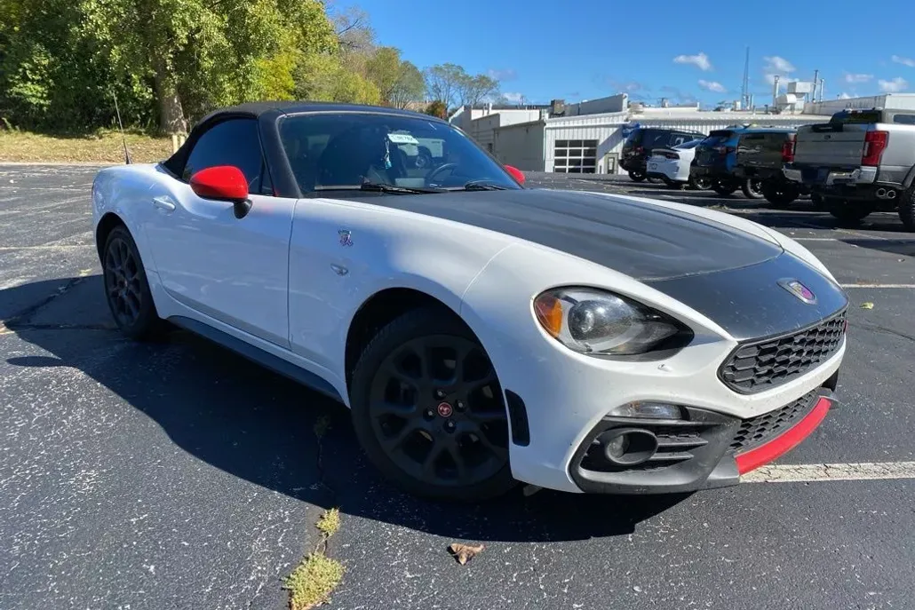 2020 Fiat 124 Spider Abarth photo 1