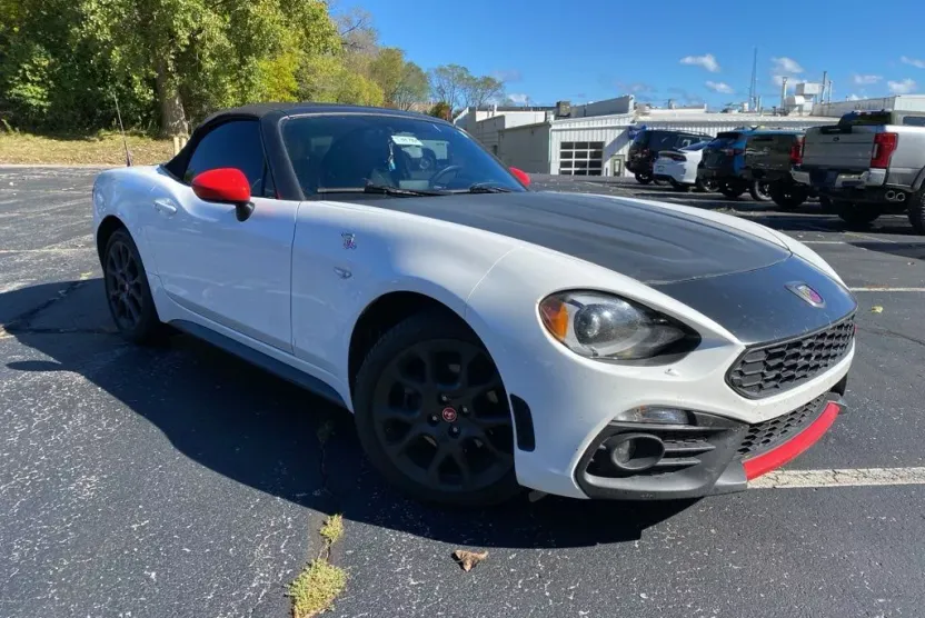 2020 Fiat 124 Spider Abarth photo 1