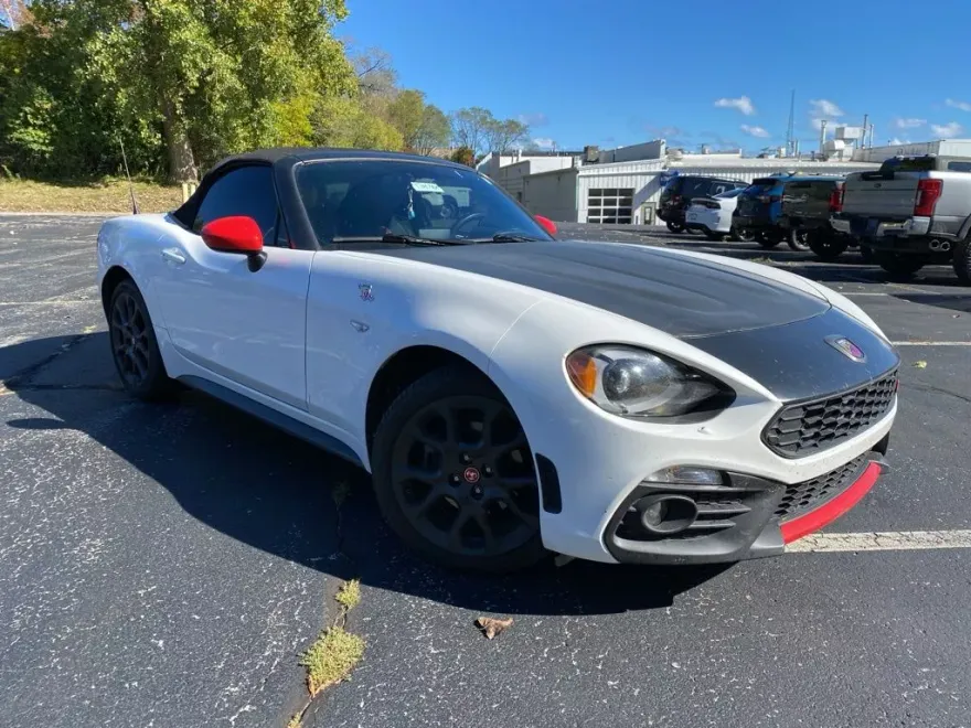 2020 Fiat 124 Spider Abarth photo 1