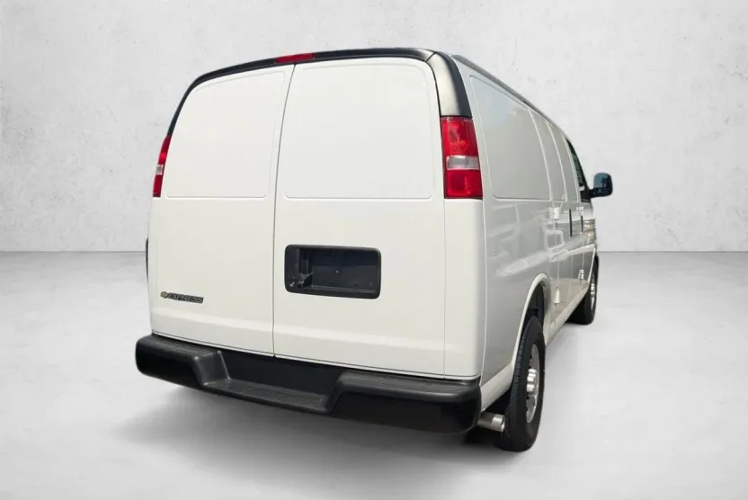 2025 Chevrolet Express Cargo 2500 Base photo 1