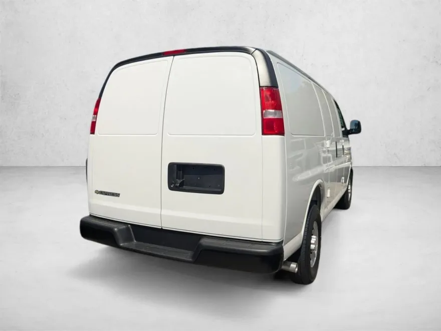 2025 Chevrolet Express Cargo 2500 Base photo 1