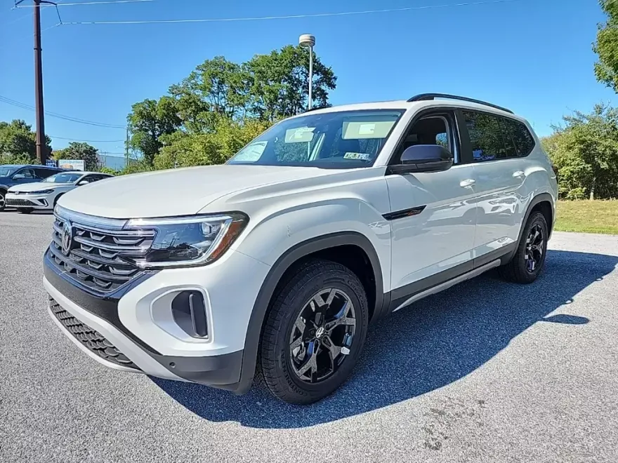 2025 Volkswagen Atlas Peak Edition SE photo 1