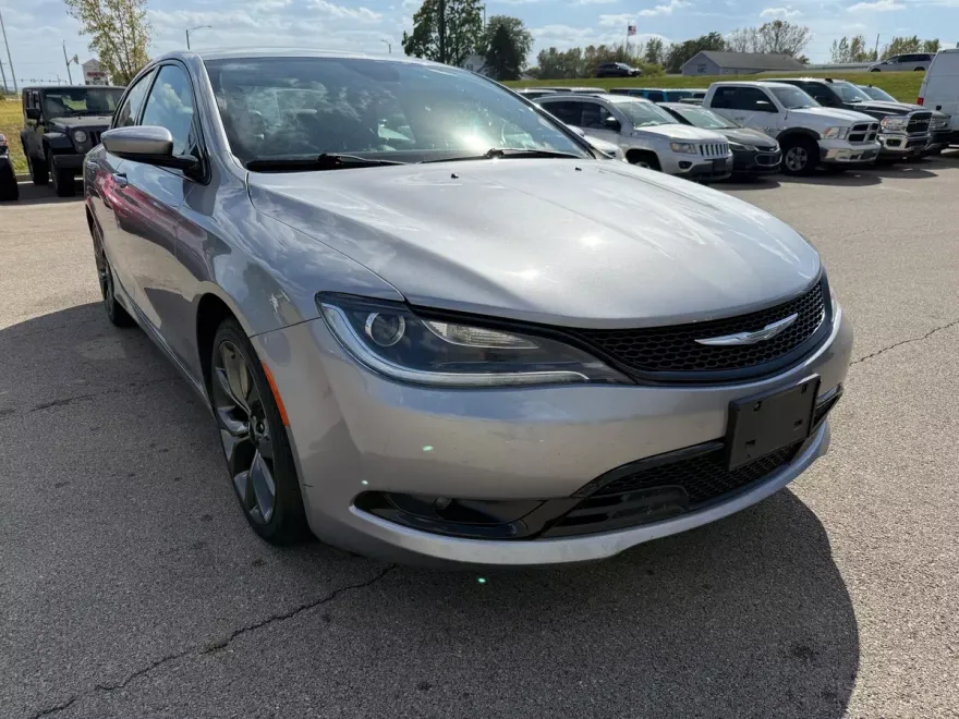 2015 Chrysler 200 S photo 1