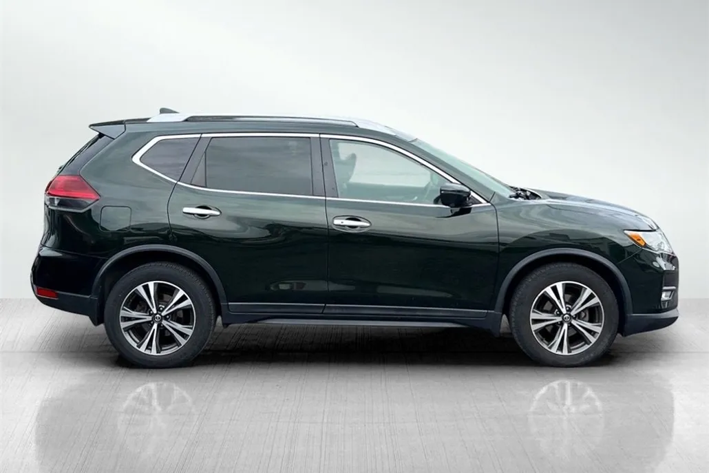 2019 Nissan Rogue SV photo 1