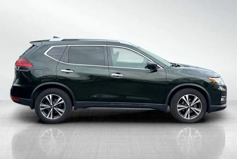 2019 Nissan Rogue SV photo 1