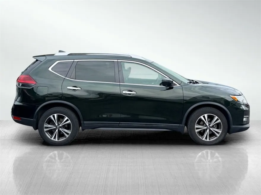2019 Nissan Rogue SV photo 1