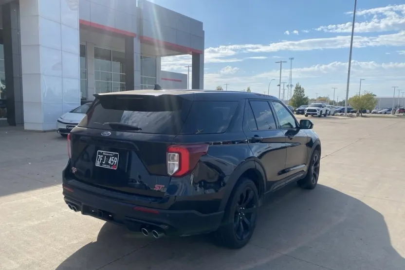 2022 Ford Explorer ST photo 1