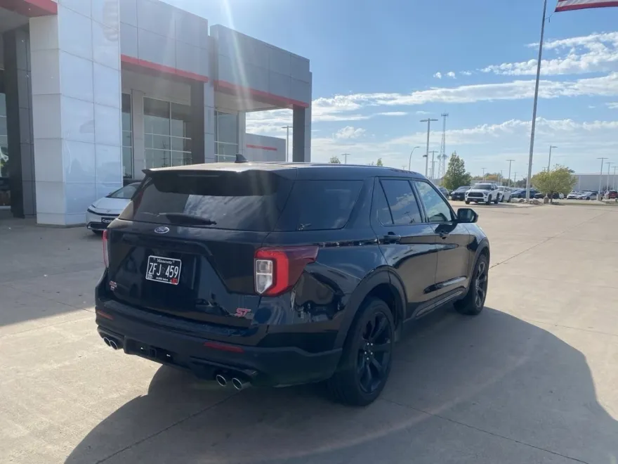 2022 Ford Explorer ST photo 1