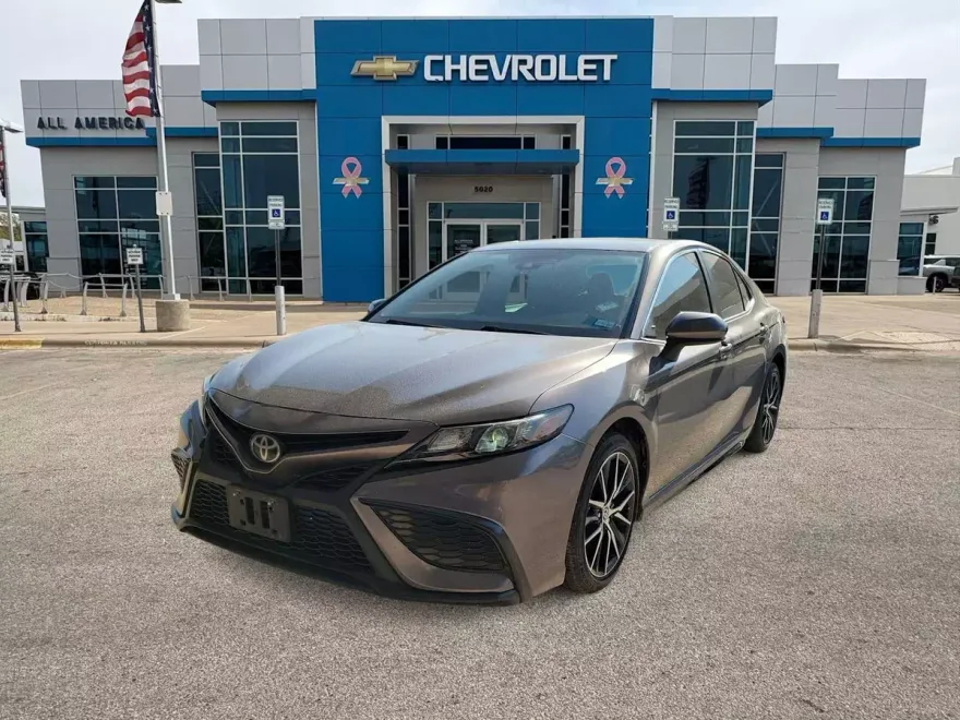2021 Toyota Camry SE photo 1
