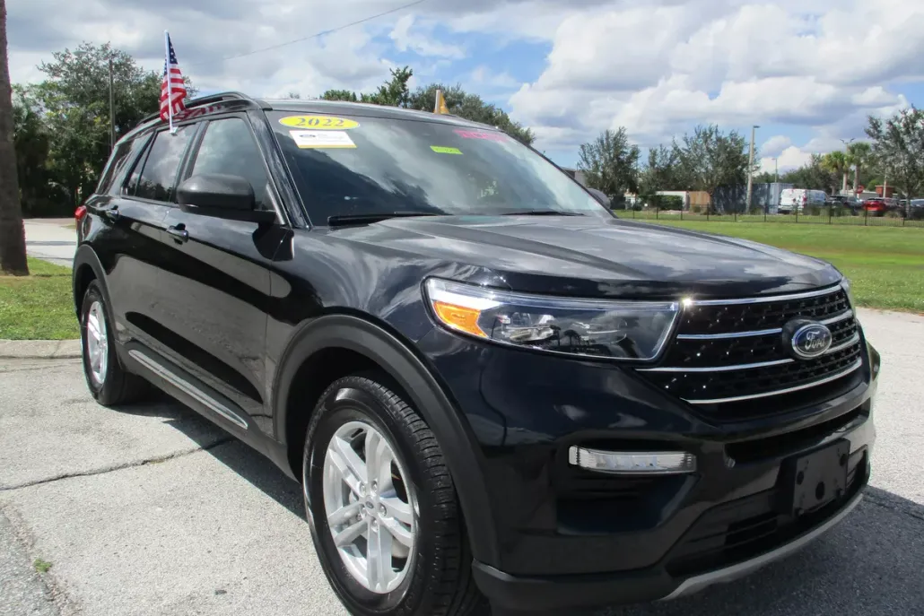 2022 Ford Explorer XLT photo 1