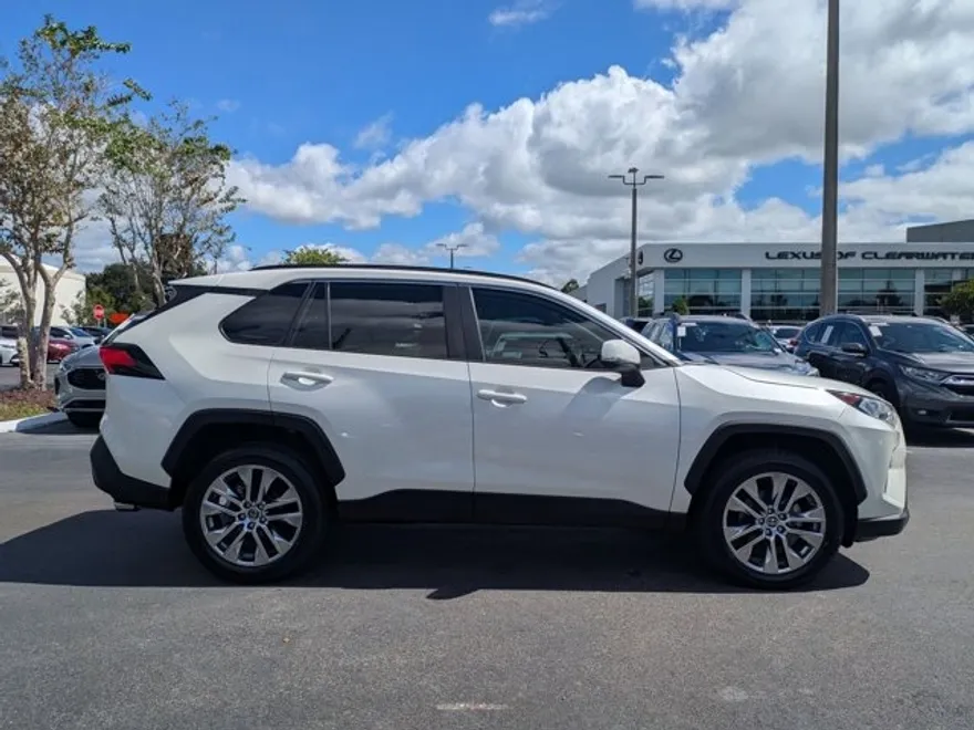 2021 Toyota RAV4 XLE Premium photo 1