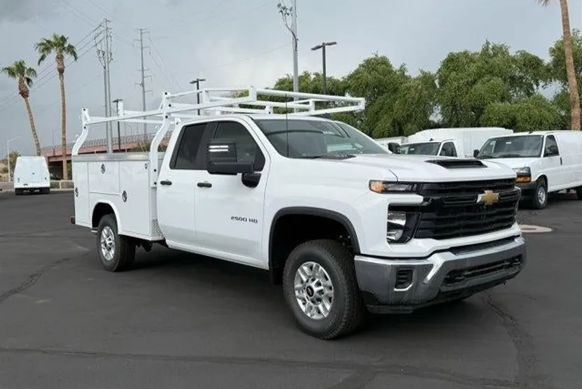 2025 Chevrolet Silverado 2500HD photo 1