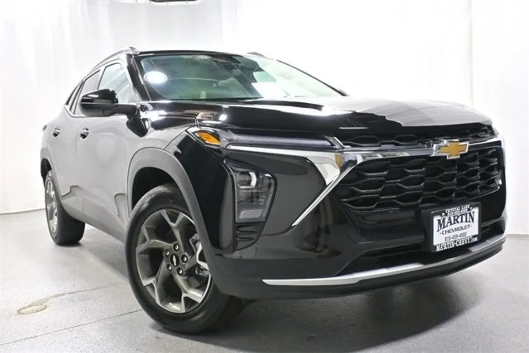 2025 Chevrolet Trax LT photo 1