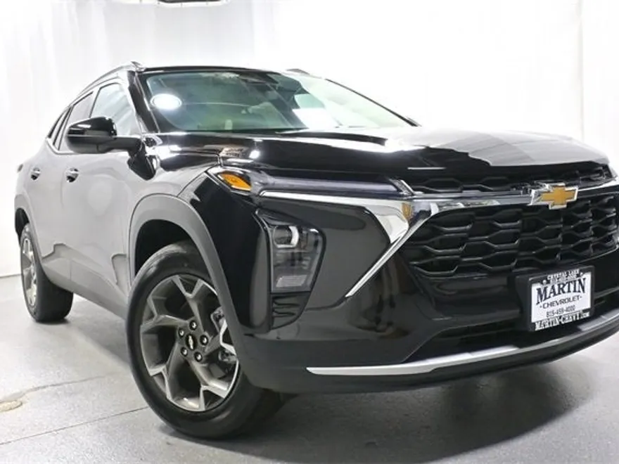 2025 Chevrolet Trax LT photo 1